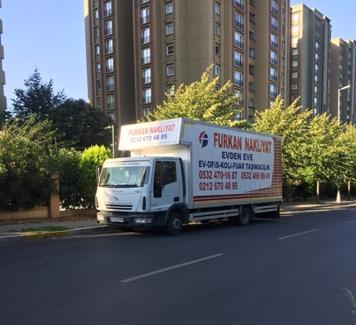 Furkan Nakliyat, şehir içi ve şehirler arası güvenli, hızlı ve profesyonel taşımacılık hizmeti sunar. Asansörlü, ambalajlı ve sigortalı nakliyat çözümleriyle sorunsuz taşının.